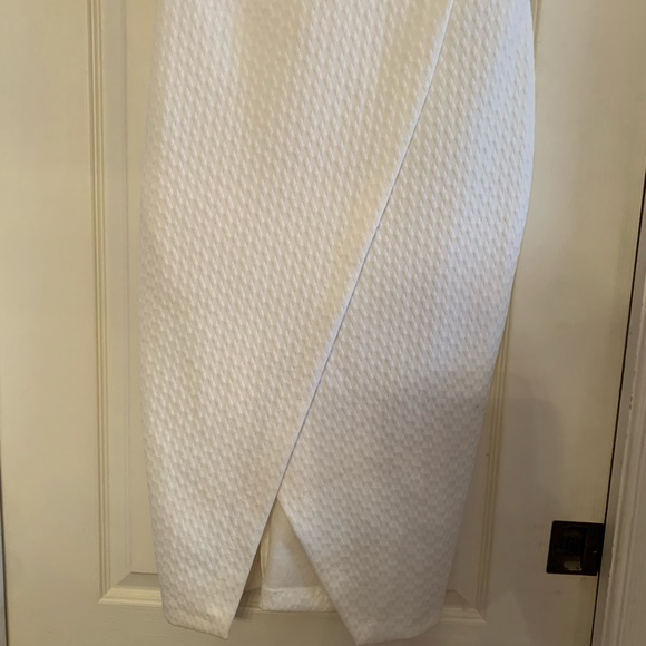 BEAUTIFUL ASOS ALL WHITE PENCIL DRESS - Picture 4 of 9